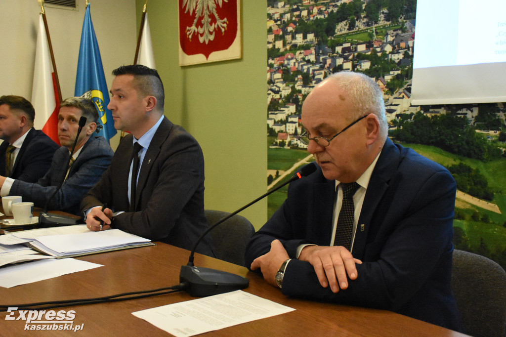 Burzliwa sesja w Sierakowicach