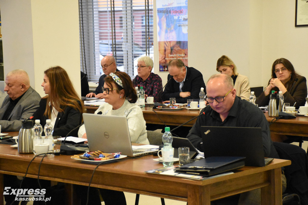 Burzliwa sesja w Sierakowicach