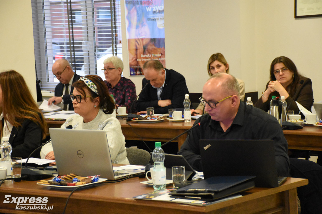 Burzliwa sesja w Sierakowicach