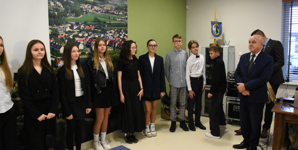 Listy gratulacyjne dla stypendystów marszałka województwa