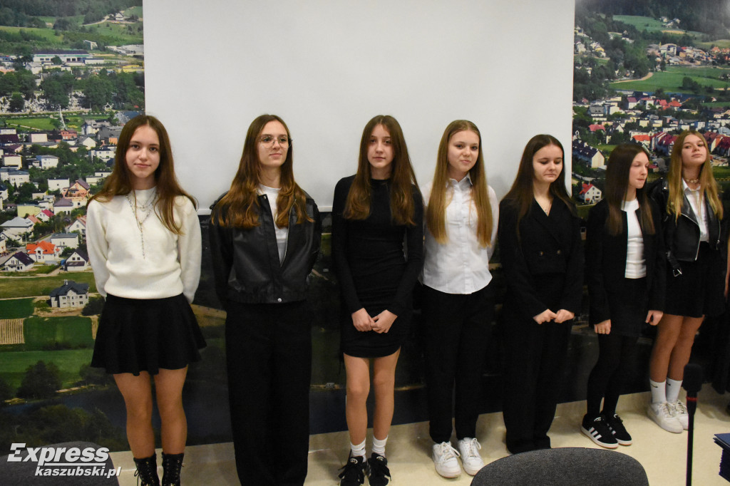 Listy gratulacyjne dla stypendystów marszałka województwa