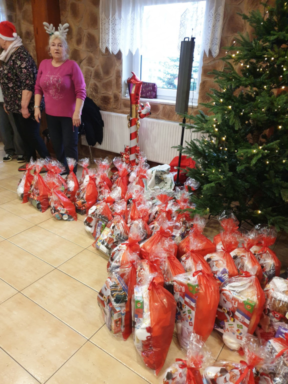 Świąteczna akcja Rady Seniorów i Młodzieżowej Rady Pow. Kartuskiego