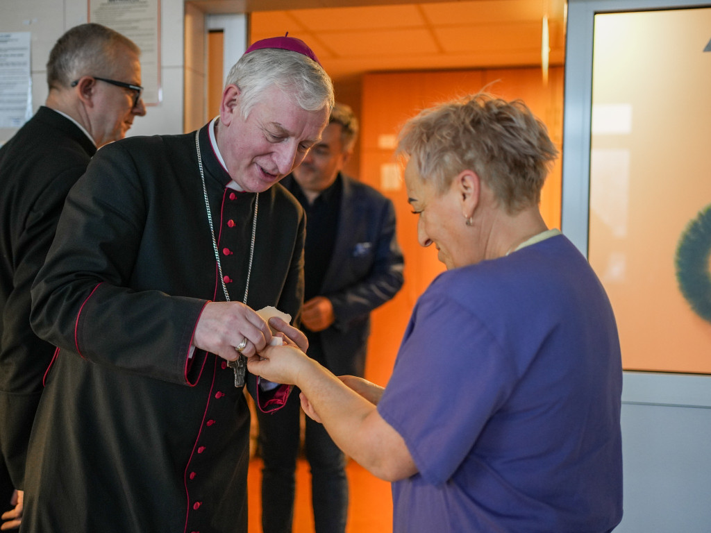 Biskup odwiedził szpital i hospicjum