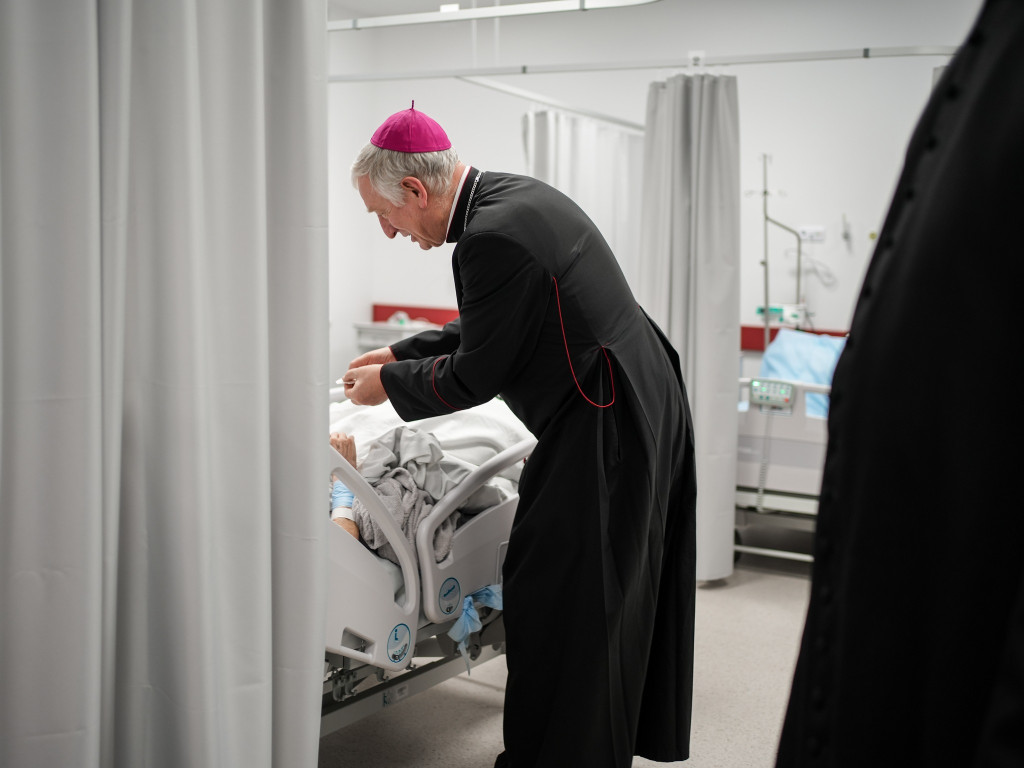 Biskup odwiedził szpital i hospicjum