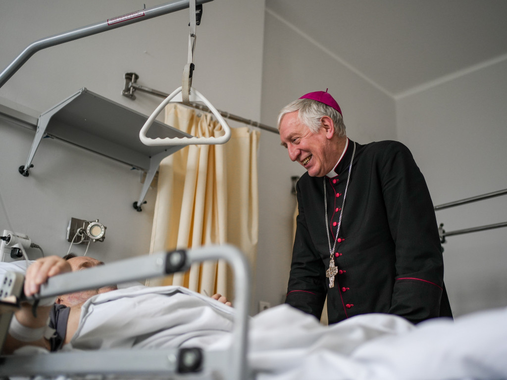 Biskup odwiedził szpital i hospicjum