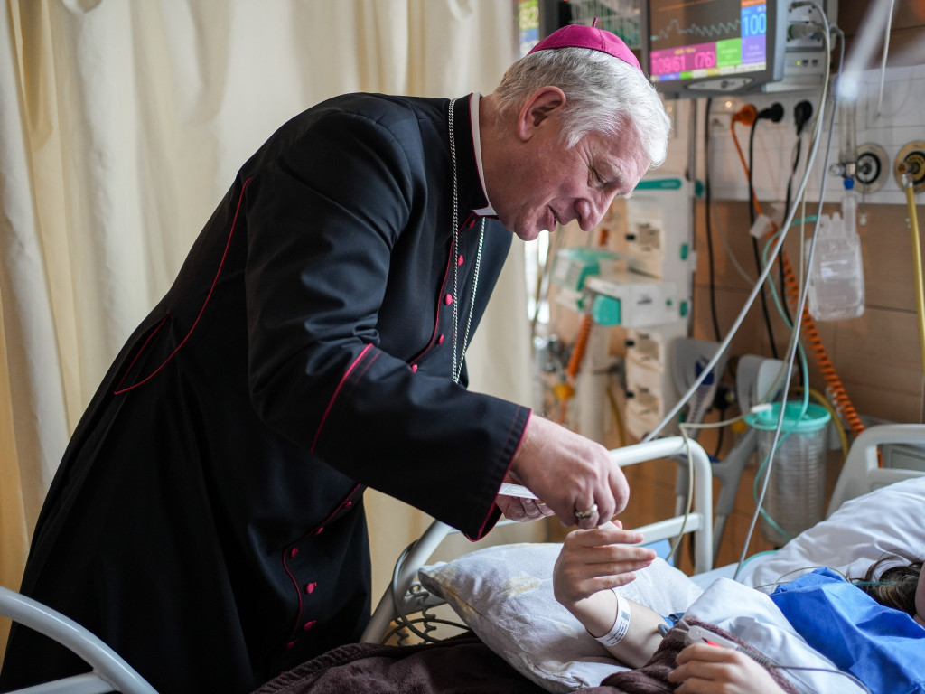 Biskup odwiedził szpital i hospicjum