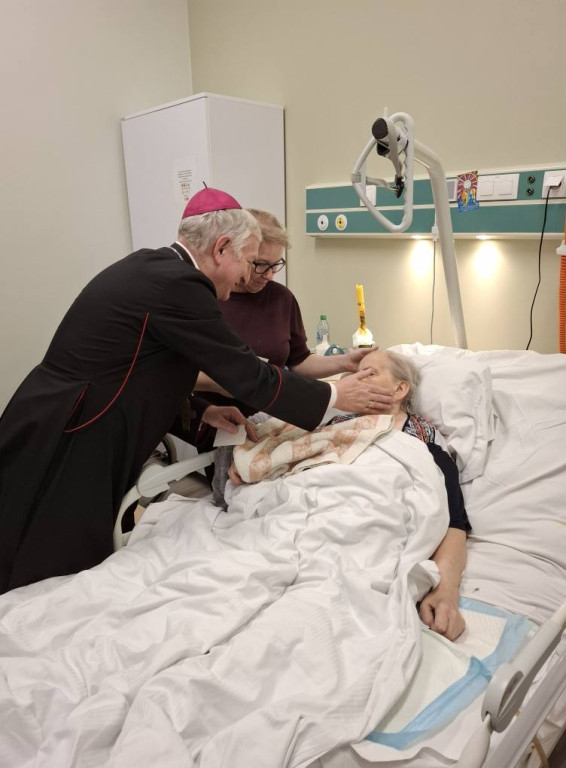 Biskup odwiedził szpital i hospicjum