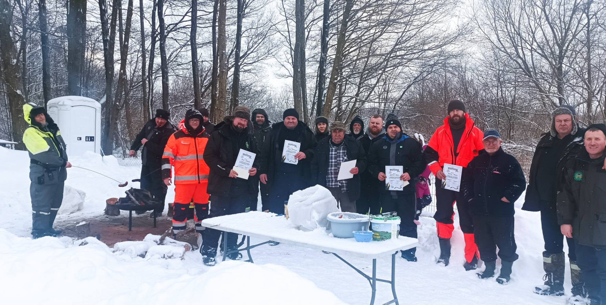 Podlodowe zawody wędkarskie na Jez. Tuchomskim
