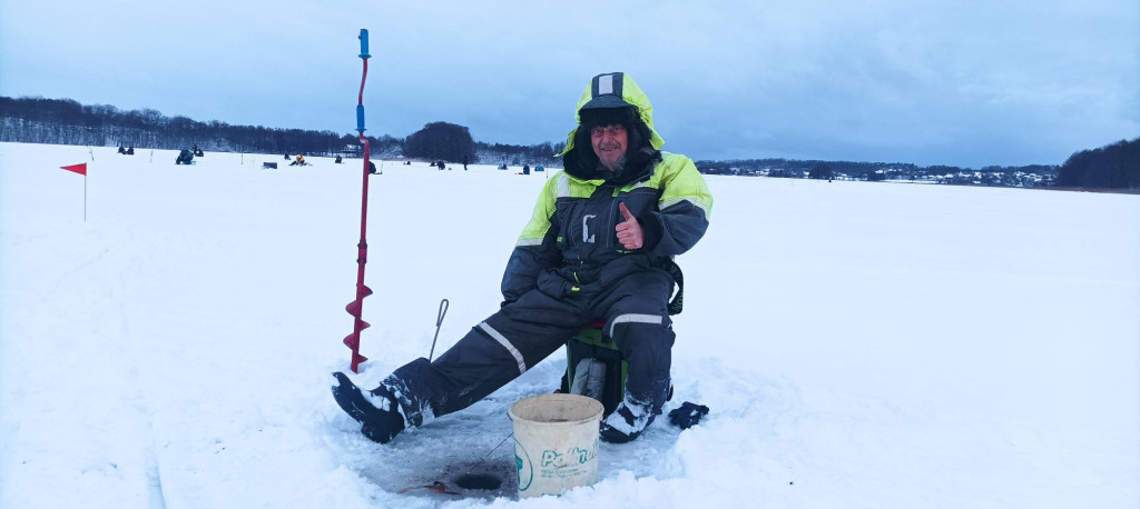 Podlodowe zawody wędkarskie na Jez. Tuchomskim