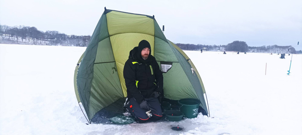 Podlodowe zawody wędkarskie na Jez. Tuchomskim