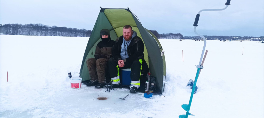 Podlodowe zawody wędkarskie na Jez. Tuchomskim