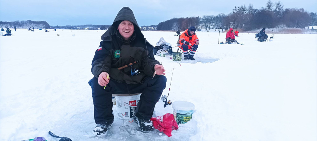 Podlodowe zawody wędkarskie na Jez. Tuchomskim