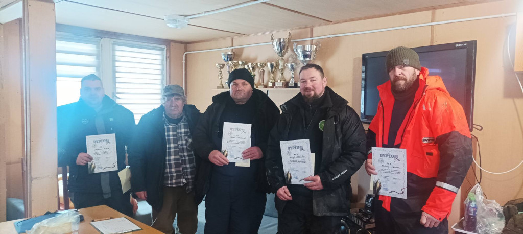 Podlodowe zawody wędkarskie na Jez. Tuchomskim