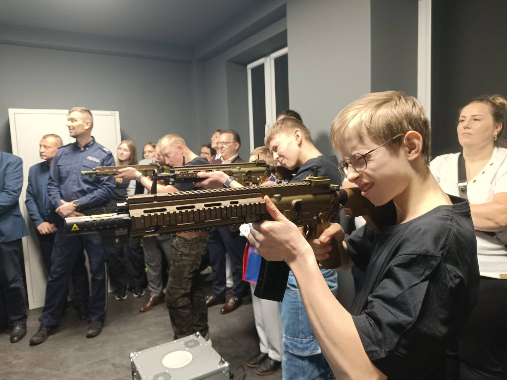 Otwarcie strzelnicy w SP w Pomieczynie