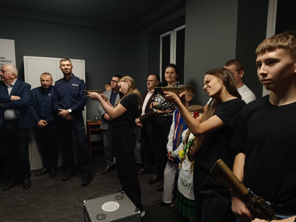 Otwarcie strzelnicy w SP w Pomieczynie