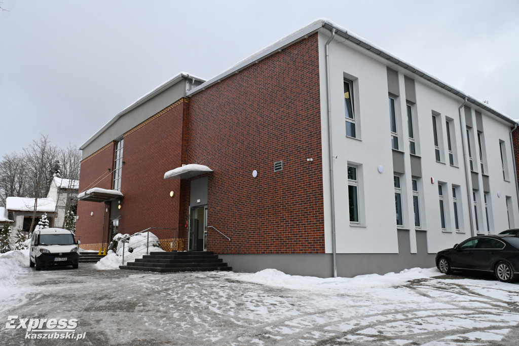 Rozbudowana sala sportowa \