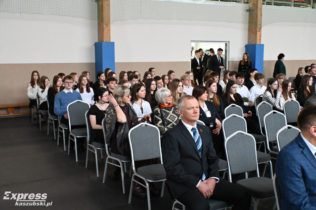 Rozbudowana sala sportowa \