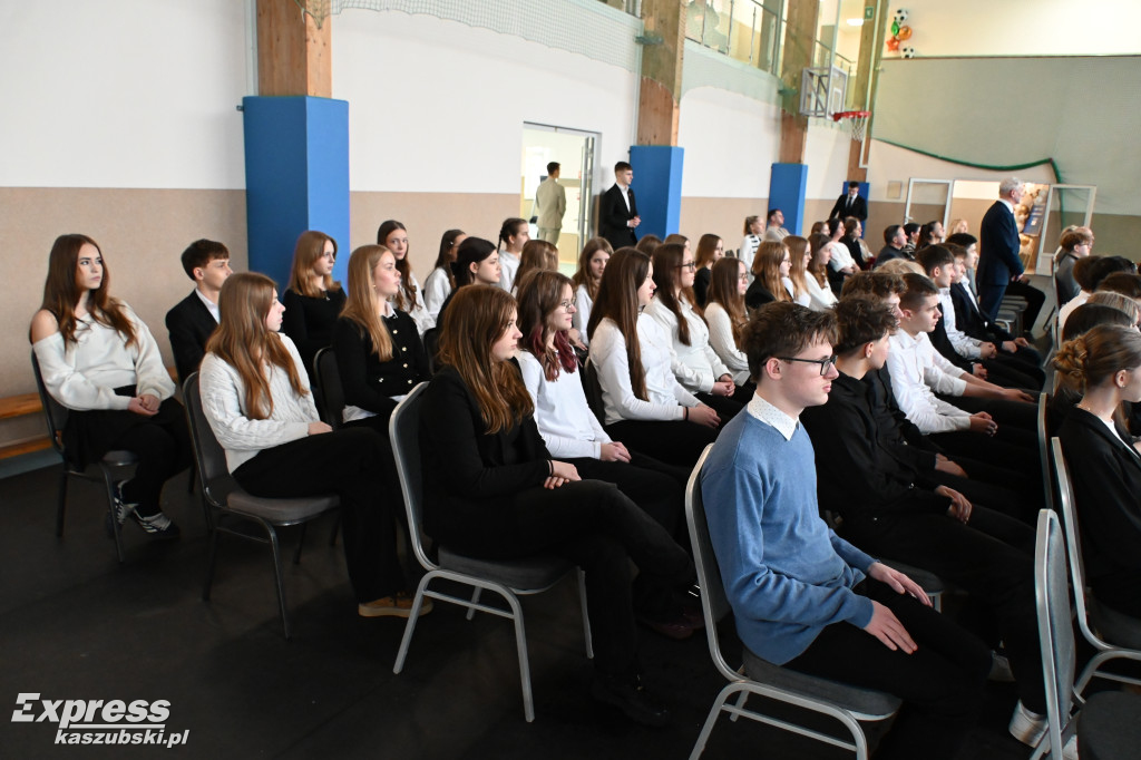 Rozbudowana sala sportowa \