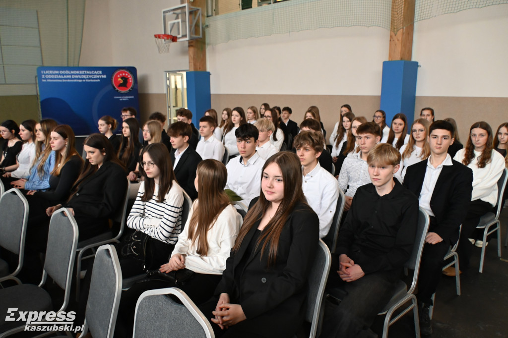 Rozbudowana sala sportowa \