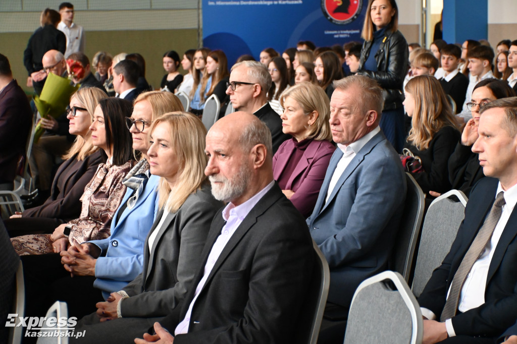 Rozbudowana sala sportowa \