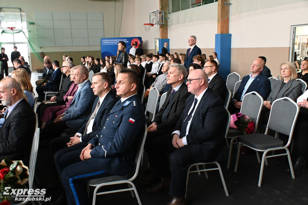 Rozbudowana sala sportowa \