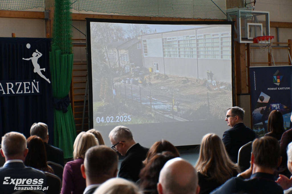 Rozbudowana sala sportowa \