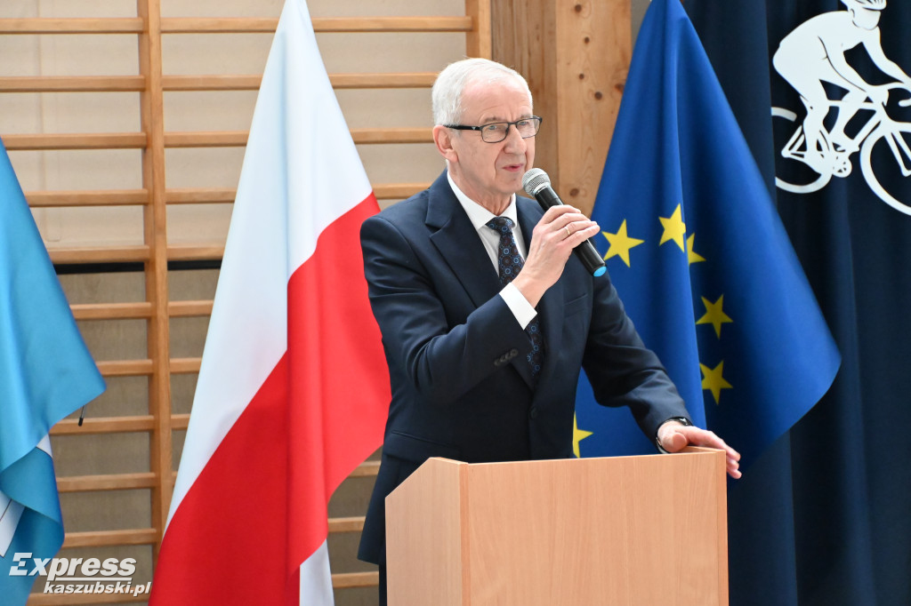 Rozbudowana sala sportowa \