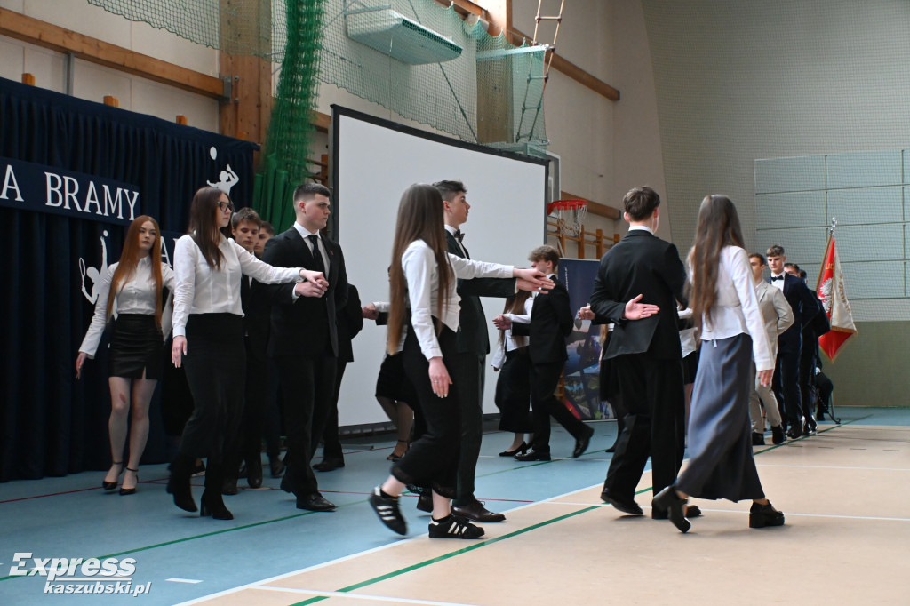 Rozbudowana sala sportowa \