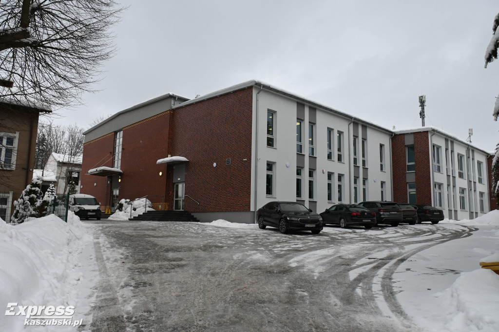 Rozbudowana sala sportowa \