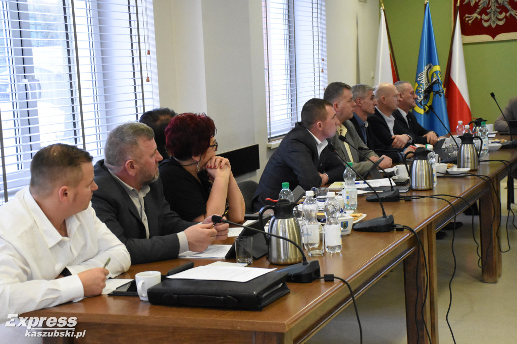 Sesja w Sierakowicach - koniec sprawy praw miejskich