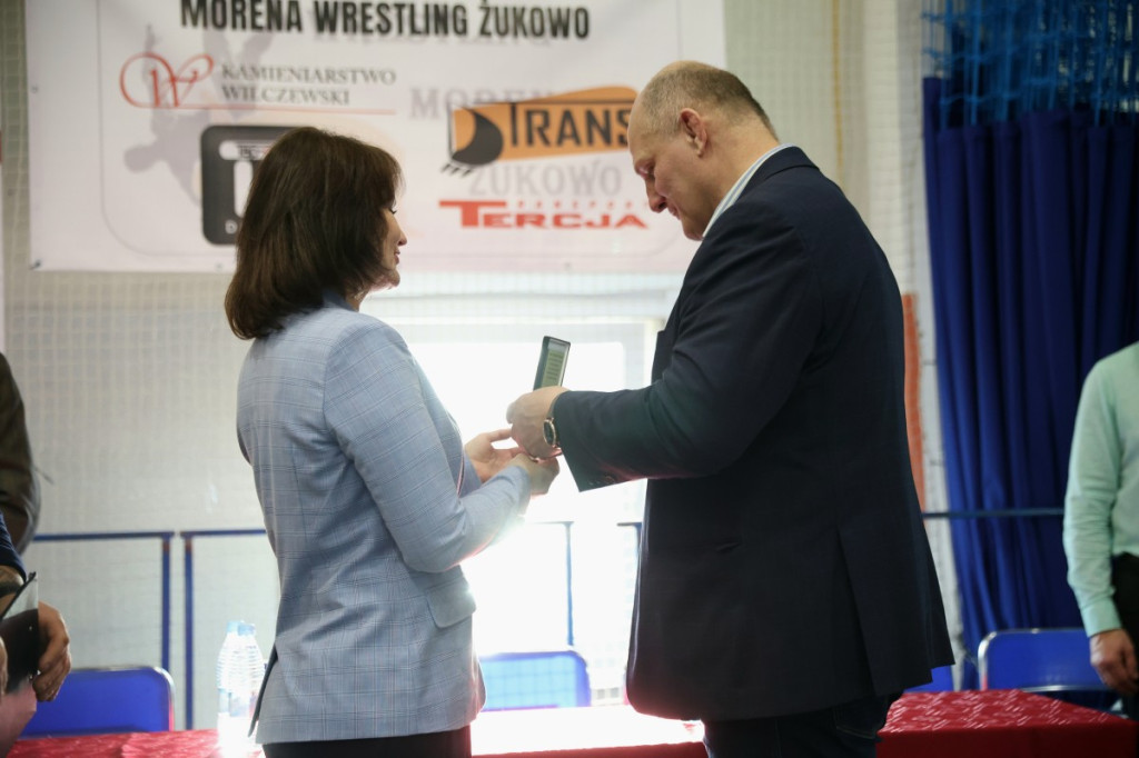 Złote medale dla Żukowa: sukces młodych zapaśników na mistrzostwach