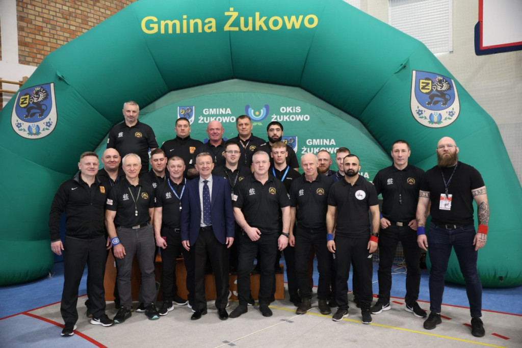 Złote medale dla Żukowa: sukces młodych zapaśników na mistrzostwach