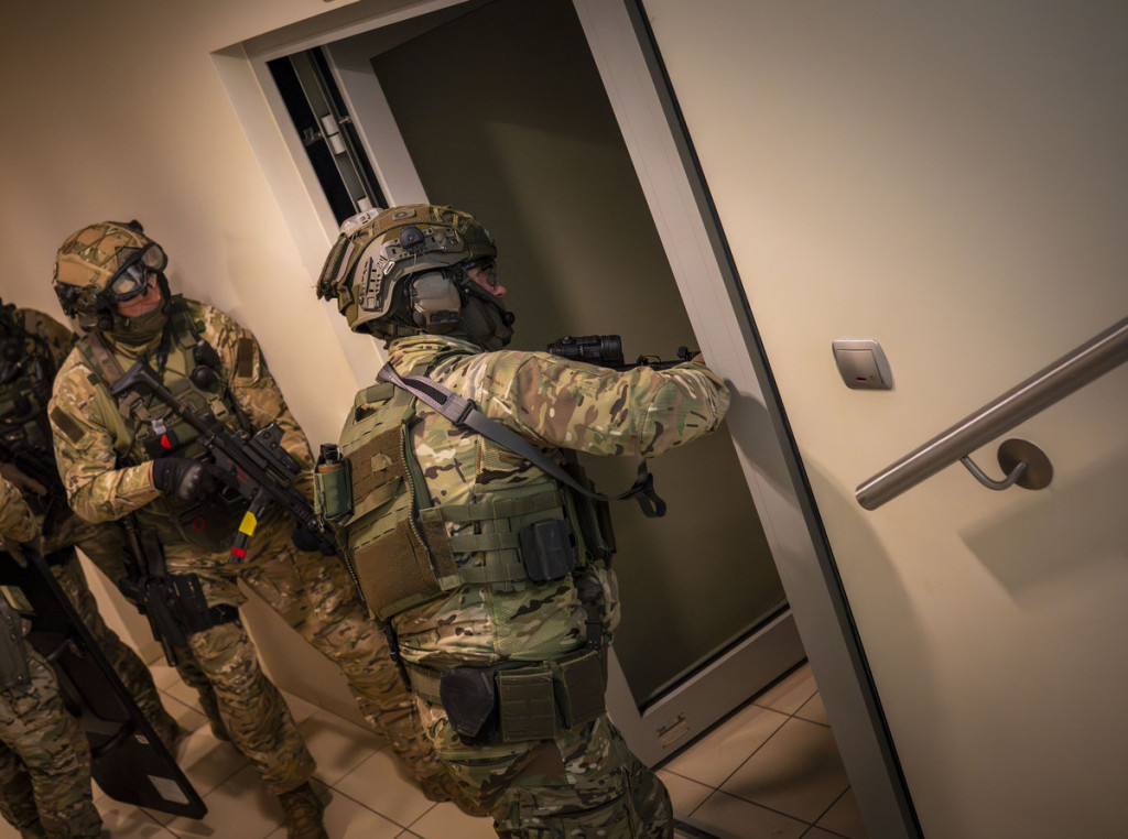 Rozbito grupę złodziei luksusowych samochodów