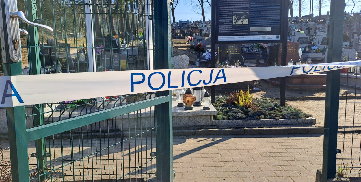 Z cmentarza w Niestępowie zniknęły krzyże