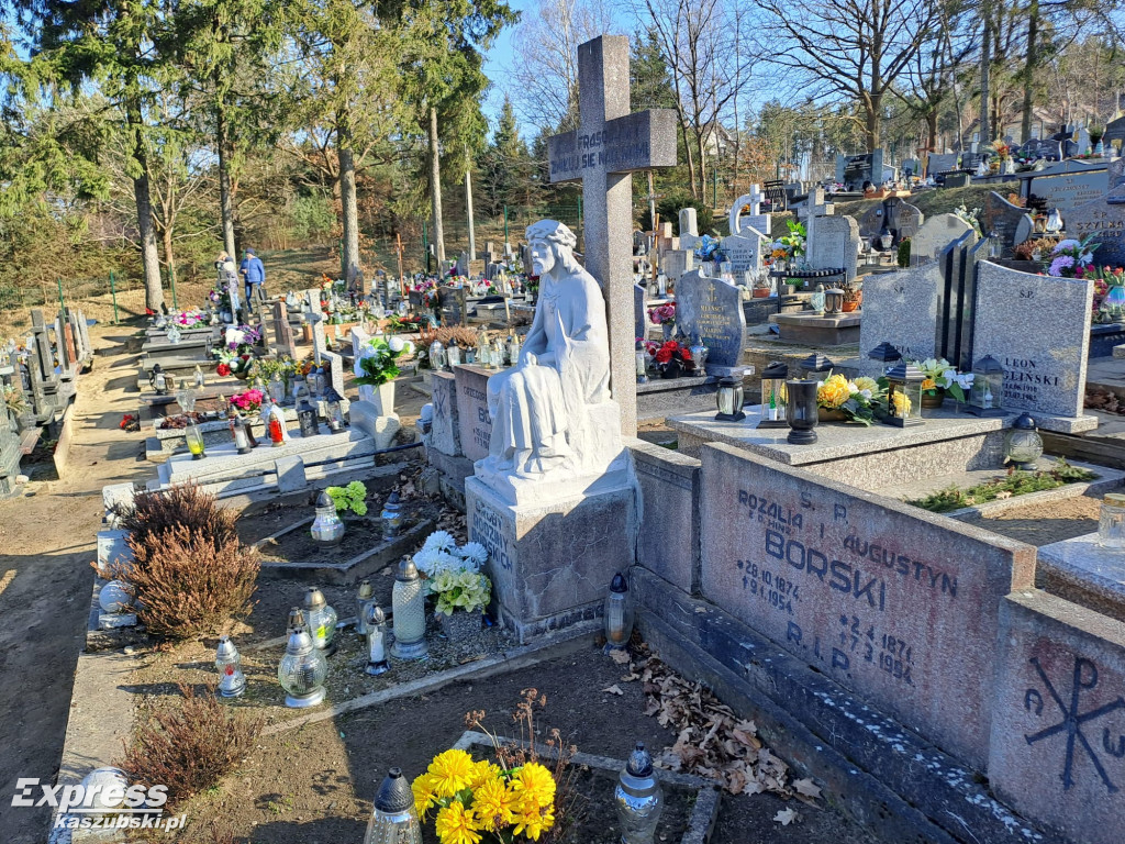 Z cmentarza w Niestępowie zniknęły krzyże