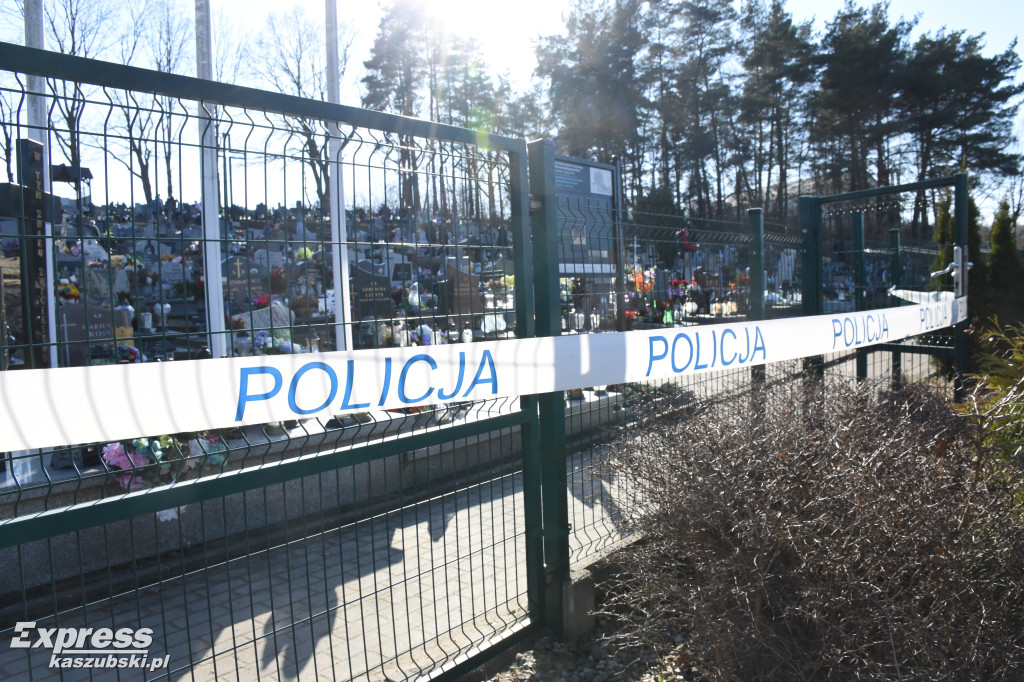 Z cmentarza w Niestępowie zniknęły krzyże