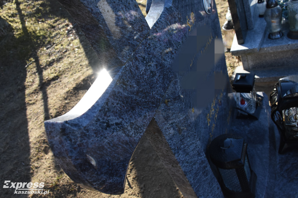 Z cmentarza w Niestępowie zniknęły krzyże