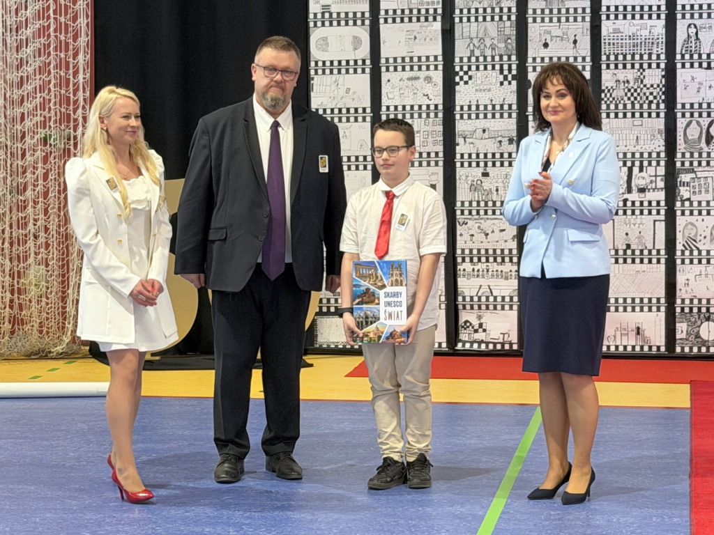 Nowy plac zabaw i 50-lecie nadania imienia SP nr 1