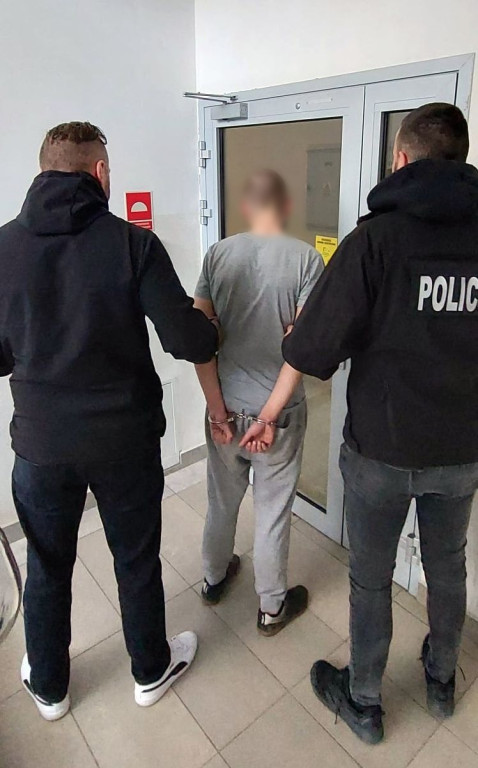 Zatrzymani ws. zniszczenia nagrobków w Niestępowie