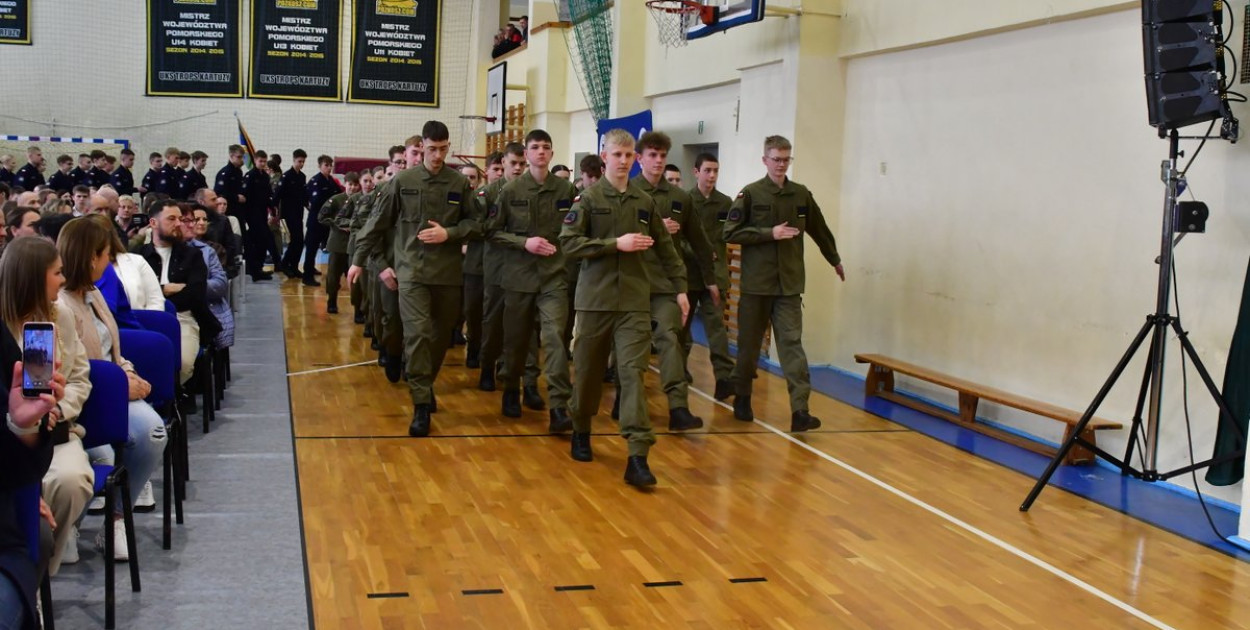 Ślubowanie w II LO w Kartuzach