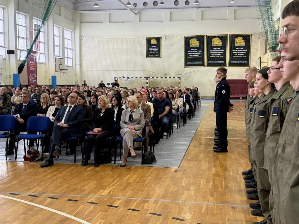 Ślubowanie w II LO w Kartuzach