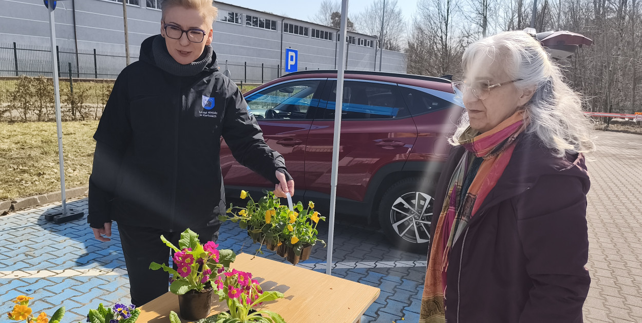 Akcja kwiaty za elektroodpady w Kartuzach