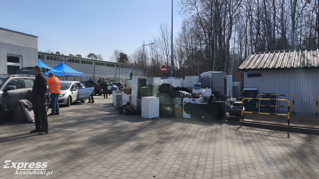 Akcja kwiaty za elektroodpady w Kartuzach