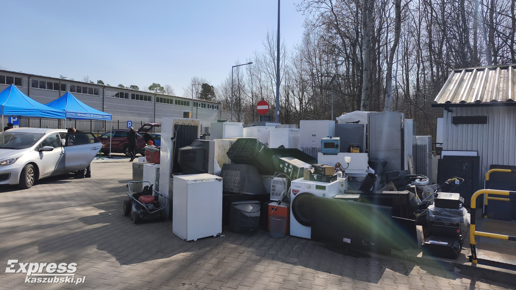 Akcja kwiaty za elektroodpady w Kartuzach