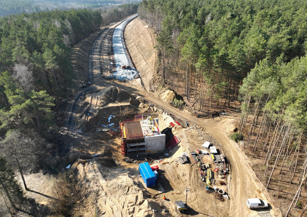 Postępy na budowie linii kolejowych