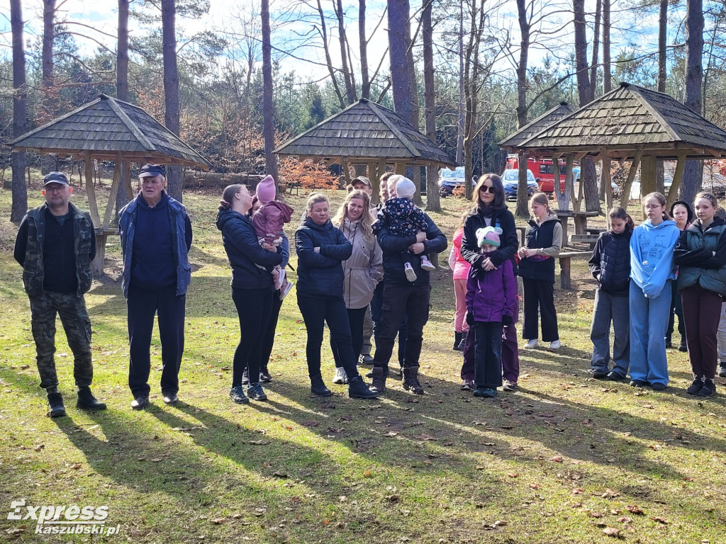 Wspólne sadzenie lasu w Bąckiej Hucie