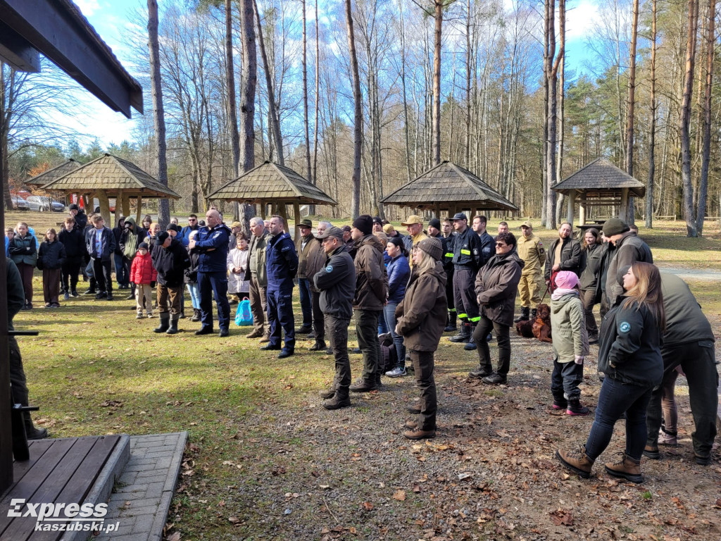 Wspólne sadzenie lasu w Bąckiej Hucie