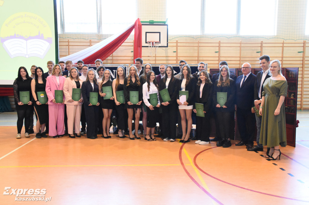 Pożegnanie maturzystów PZS w Sierakowicach