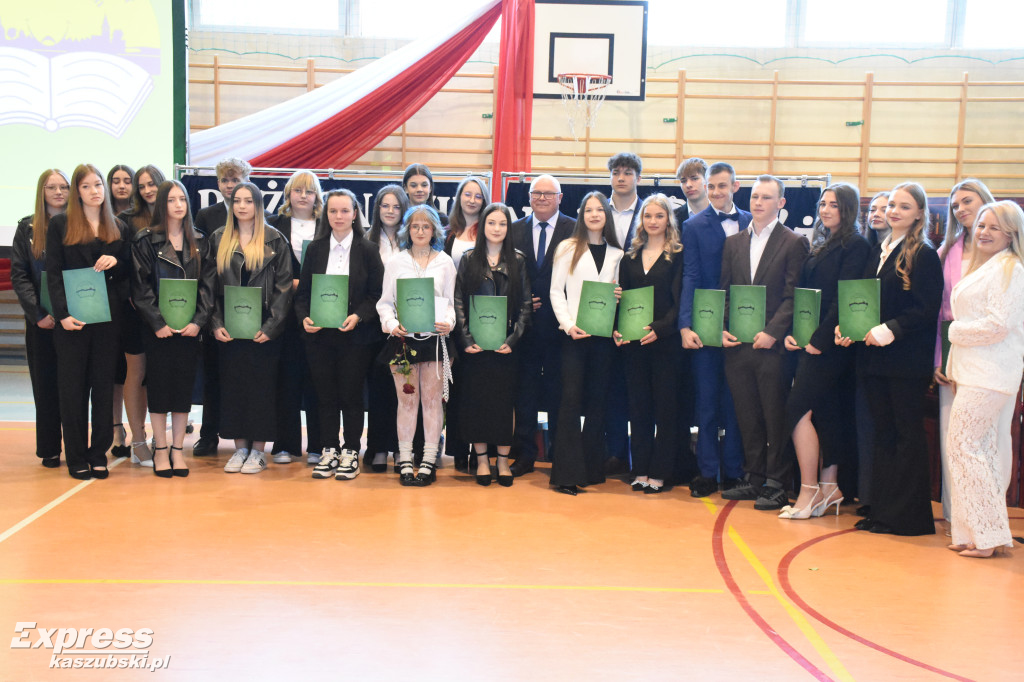 Pożegnanie maturzystów PZS w Sierakowicach