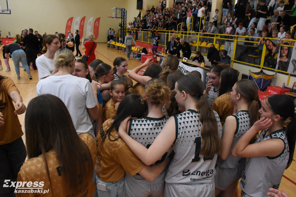 Finałowy Mecz turnieju U13 kobiet w Sierakowicach